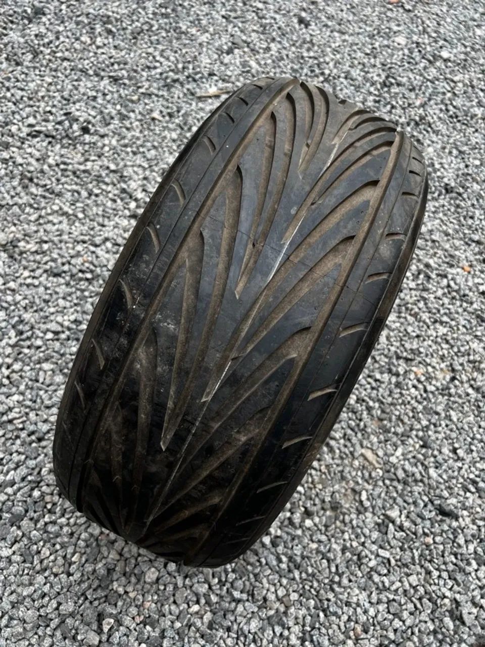 Pneu 235/45R17 Fate-o Exima - Tenho apenas 1 Pneu