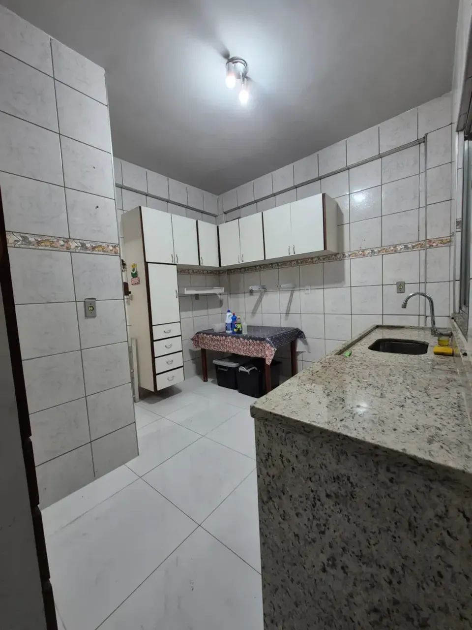 Apartamento térreo 2 quartos, com VARANDA - Centro - Nilópolis - RJ