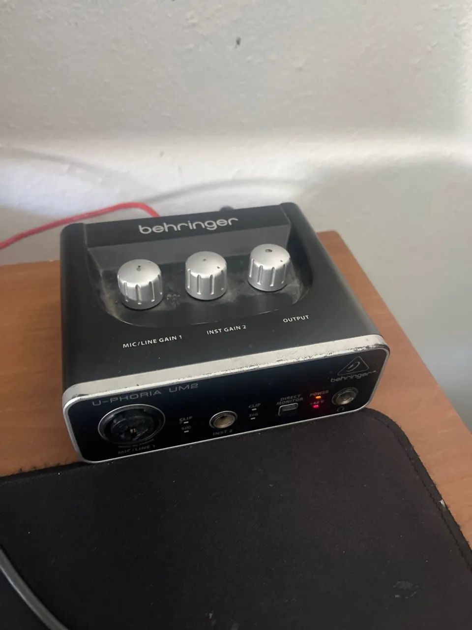 Interface de áudio U-Phoria UM2: Behringer