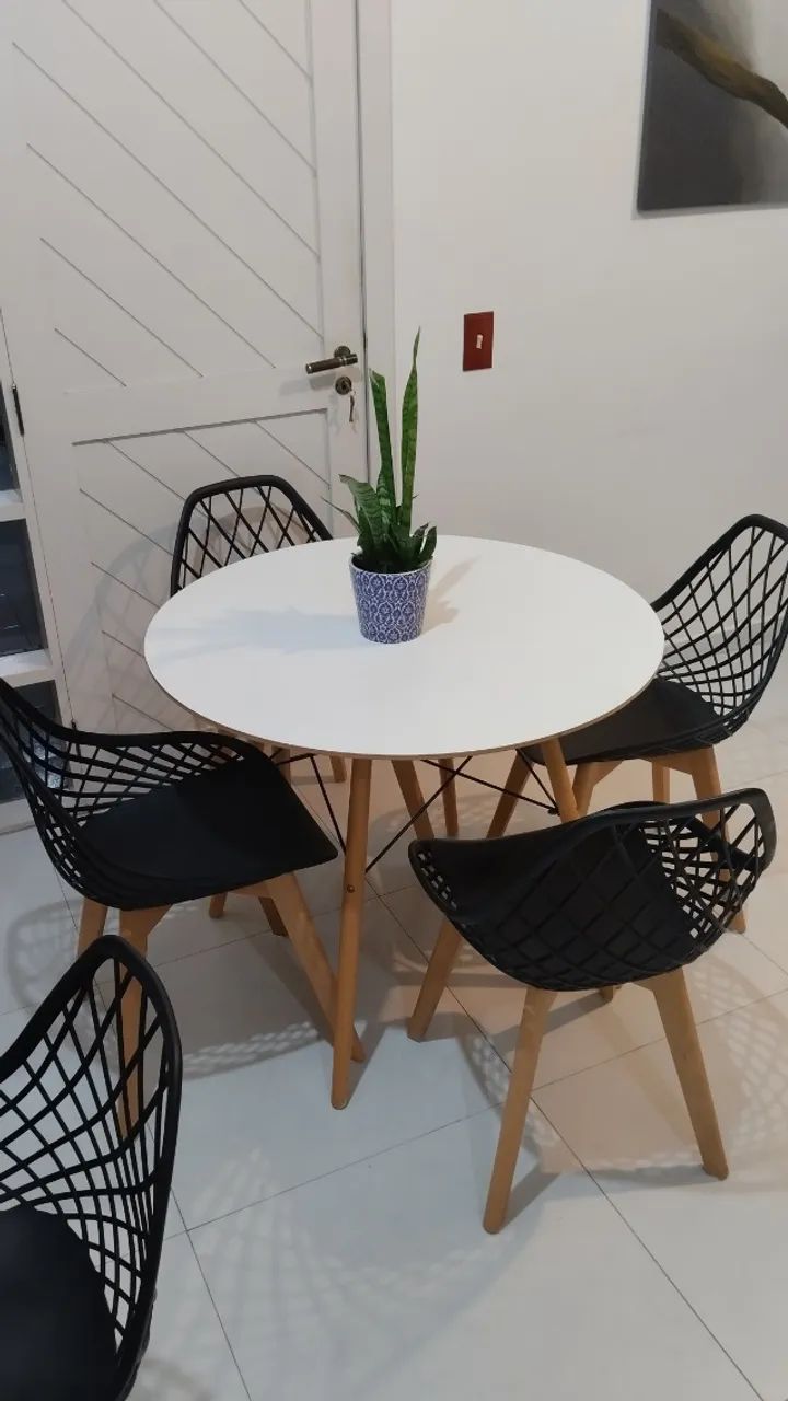 Conjunto de mesa redonda +  4 cadeiras Eames - Foto 3