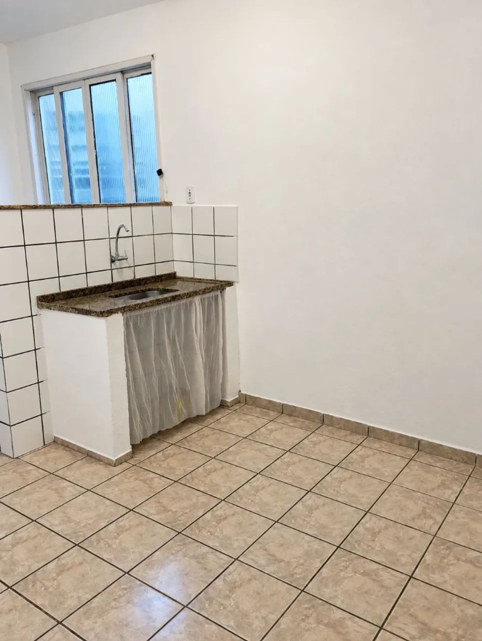 ALUGA-SE APTO DE 01 QUARTO AMPLO COM SUÍTE  - Foto 3