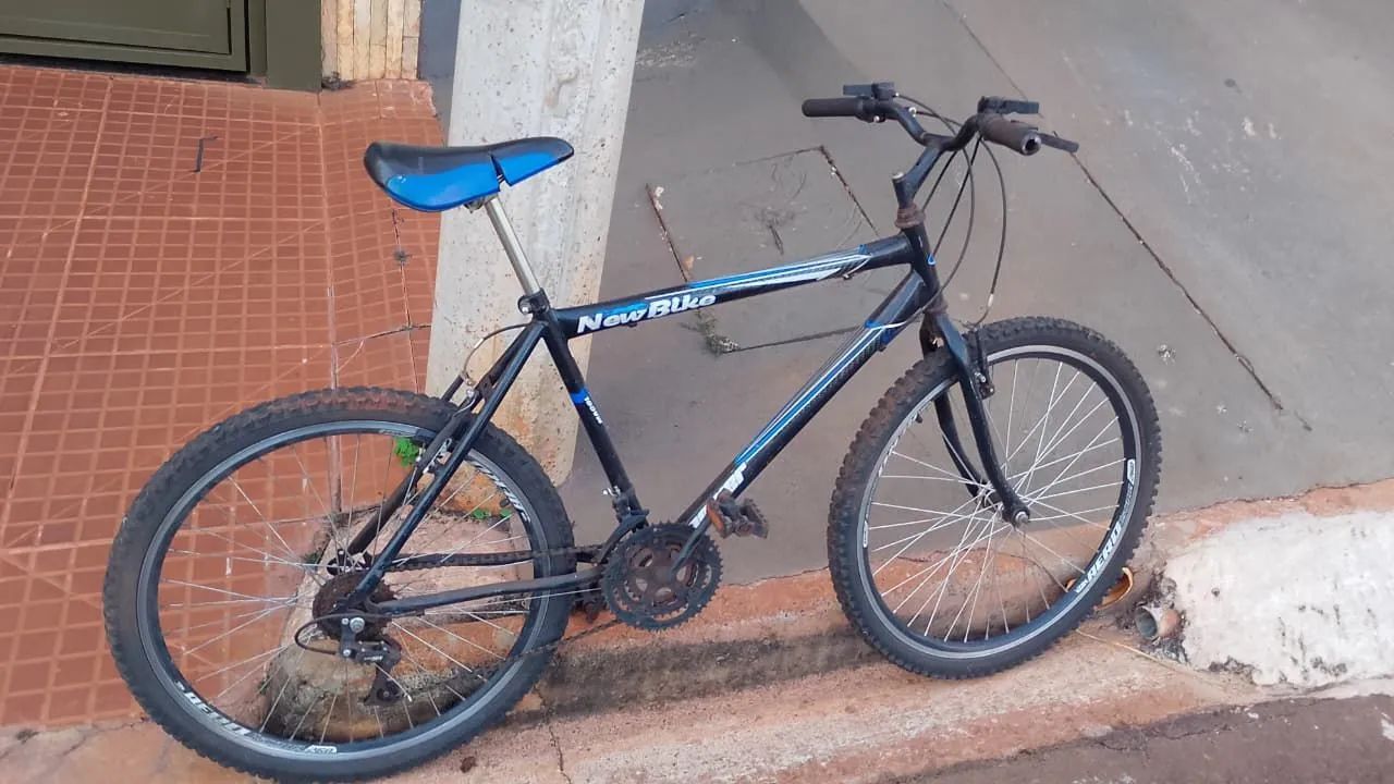 Vende-se Bicicleta Aro 26 - Foto 2
