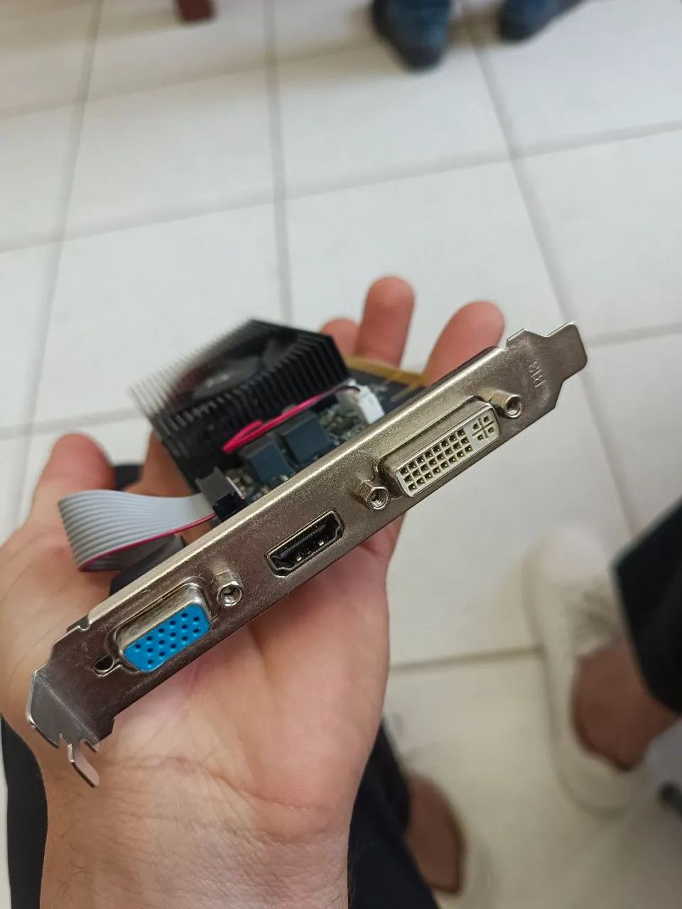 Vendo placa de vídeo GT 730 4gb bem nova  - Foto 3