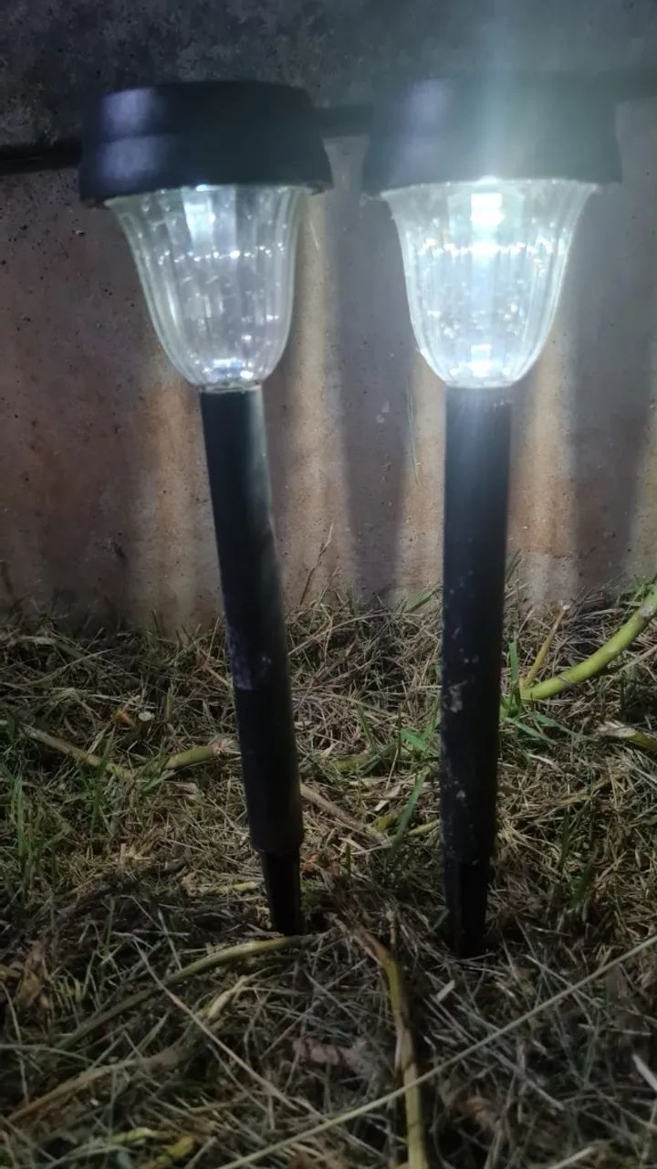 Kit duas luminárias solares para jardim  - Foto 2