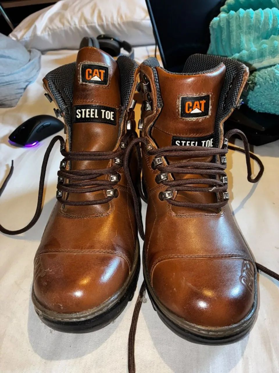 Bota coturno marrom da CAT