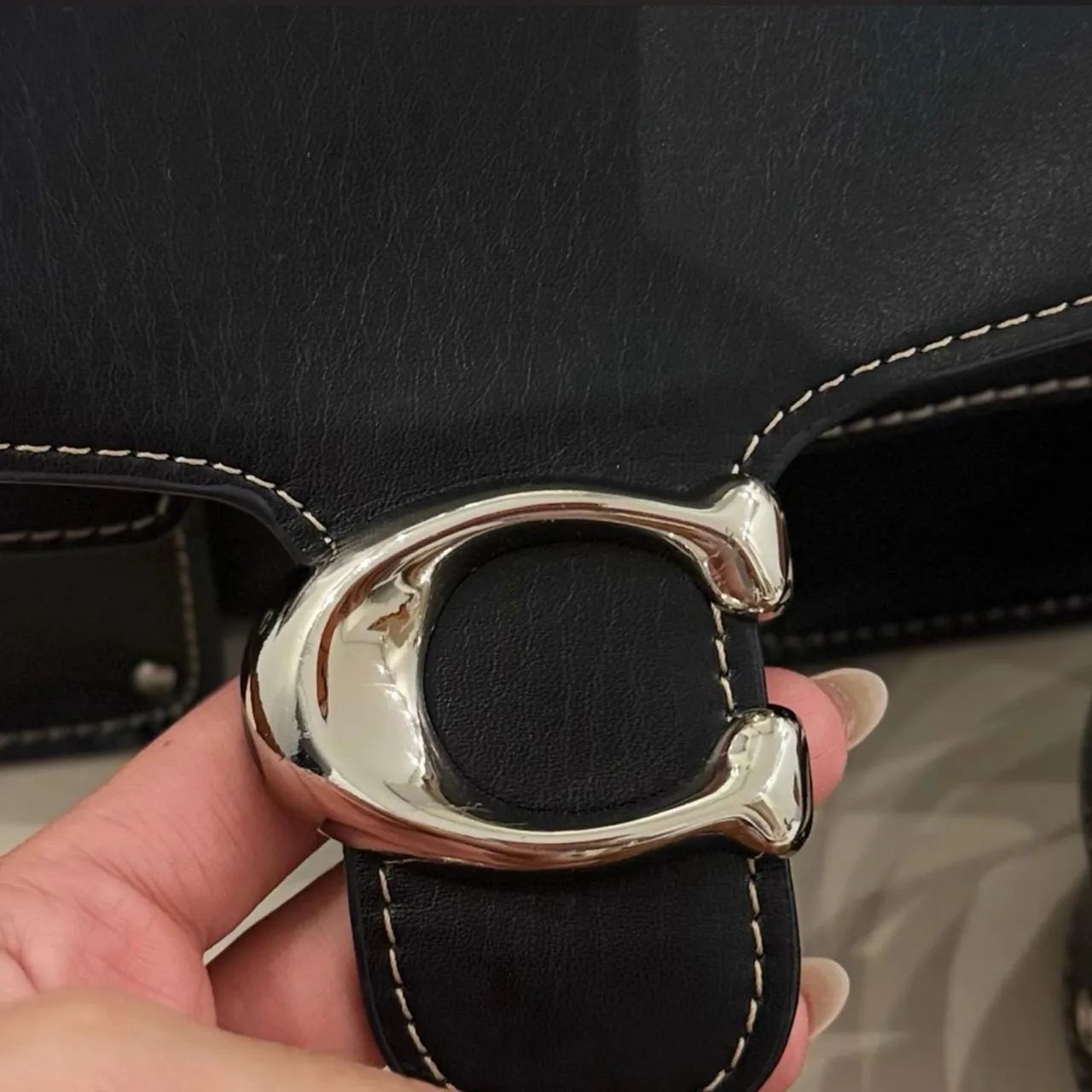 Bolsa Coach cargo turnlock preta (original)  - Foto 3