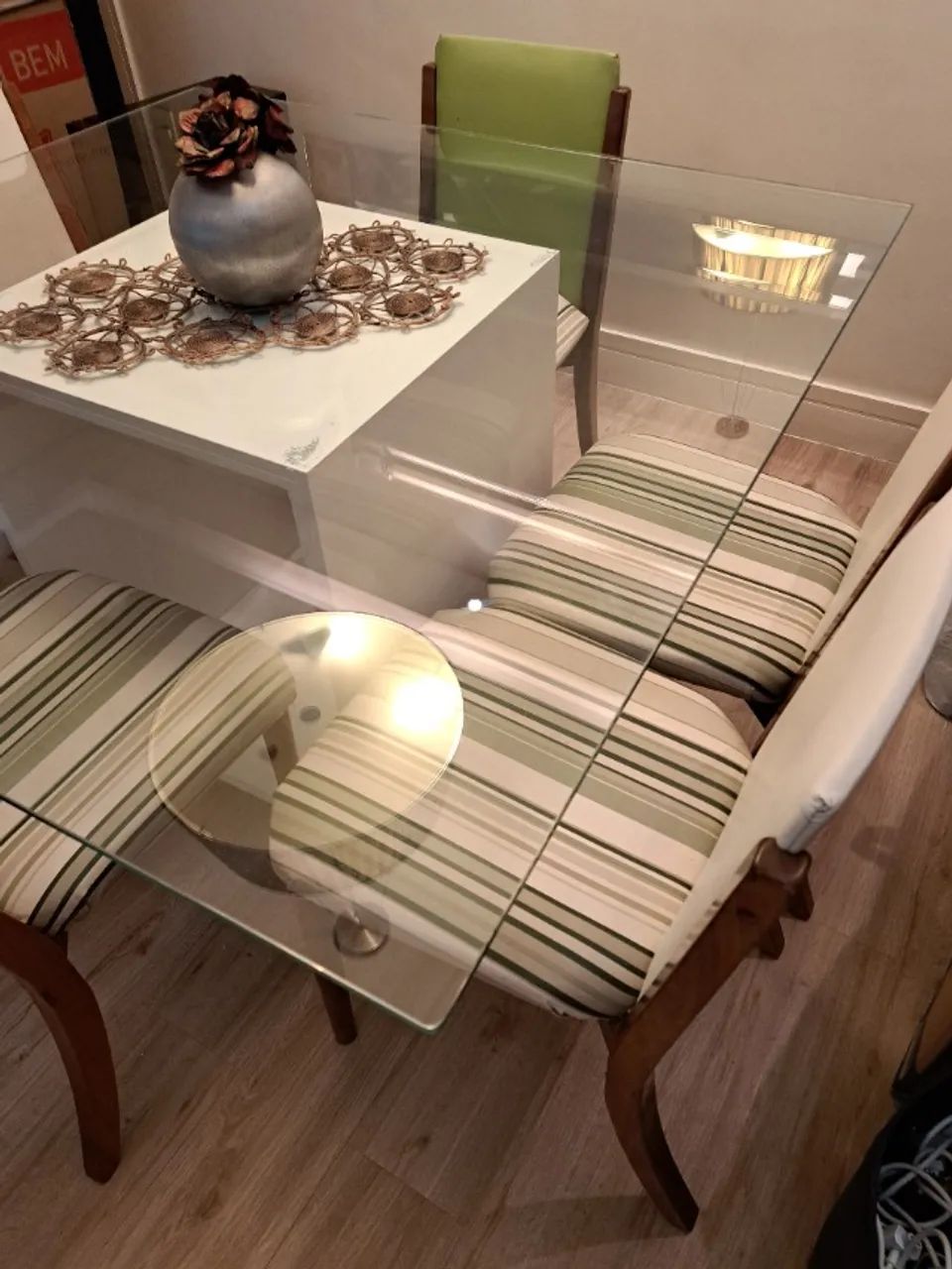 Mesa de jantar quadrada de vidro com 6 cadeiras