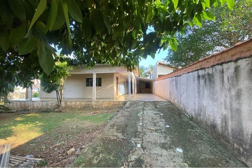 Casa espaçosa com 3 quartos e varanda gourmet no Setor 2 - Foto 2
