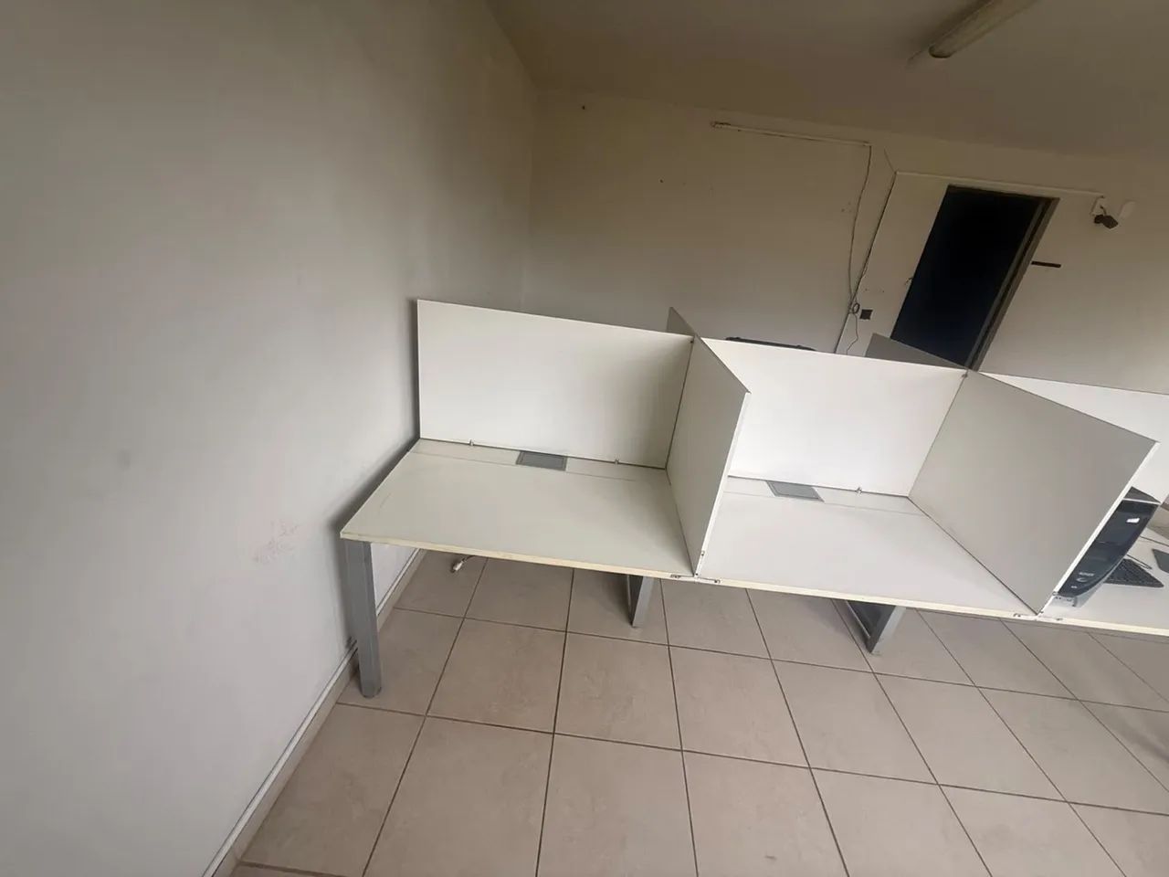 ESTAÇÃO COM 4 e com 6 LUGARES COM TOMADA IMBUTIDA  - Foto 2