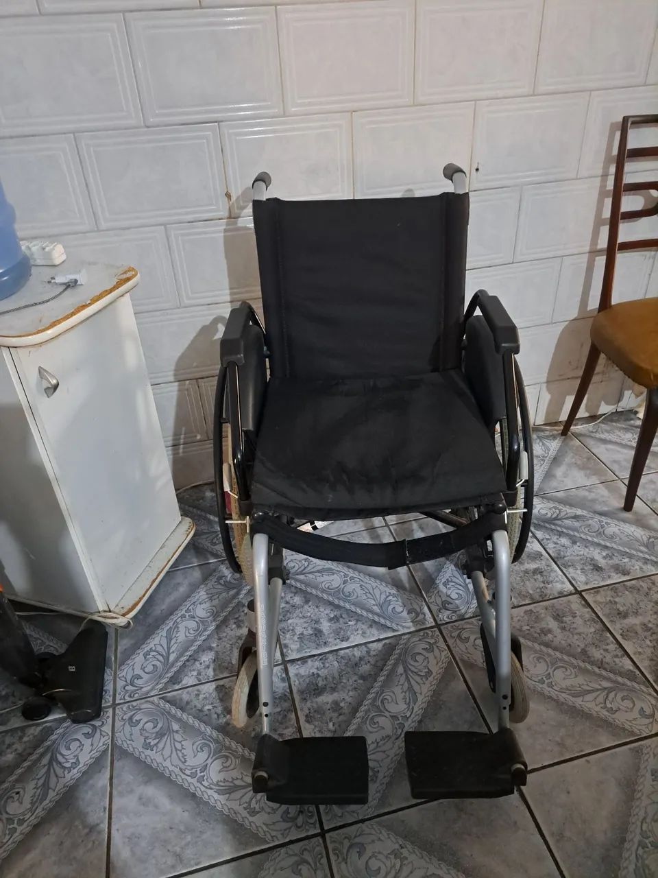 Vendo cadeira de rodas - Foto 3