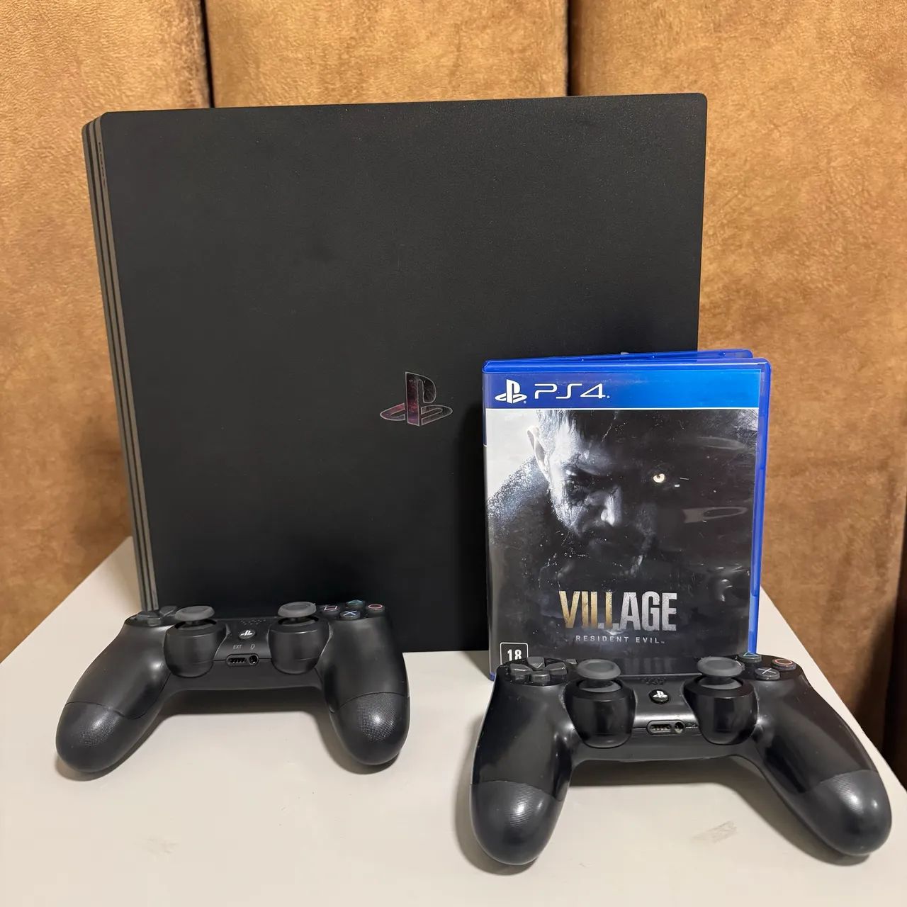 Ps4 Pro 1TB com 2 controles e jogo - Foto 3