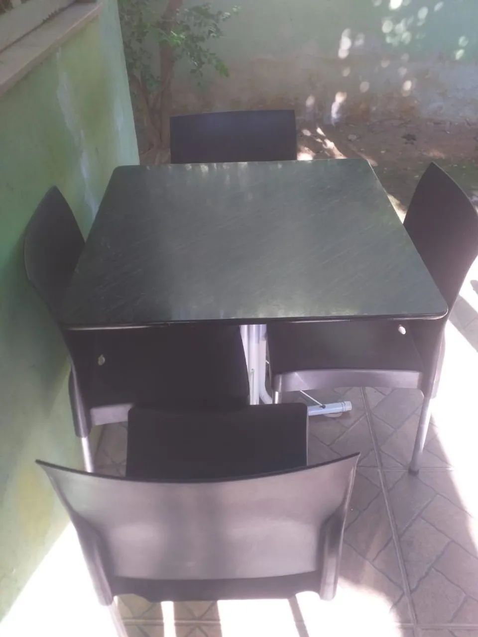 Mesa com 4 cadeiras 