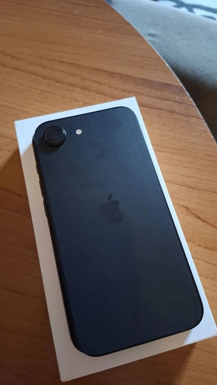 IPHONE 17E 1 MES DE USO - Foto 2