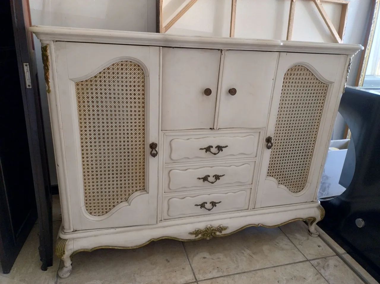 Mesa, 4 cadeiras e móvel com rádio e toca disco  - Foto 5