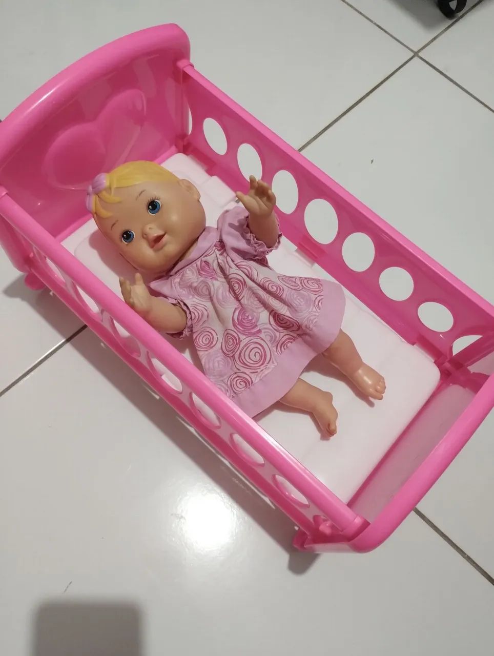 Berço infantil acompanha a boneca  - Foto 5