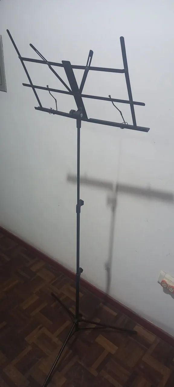 Suporte para partituras músicas. 