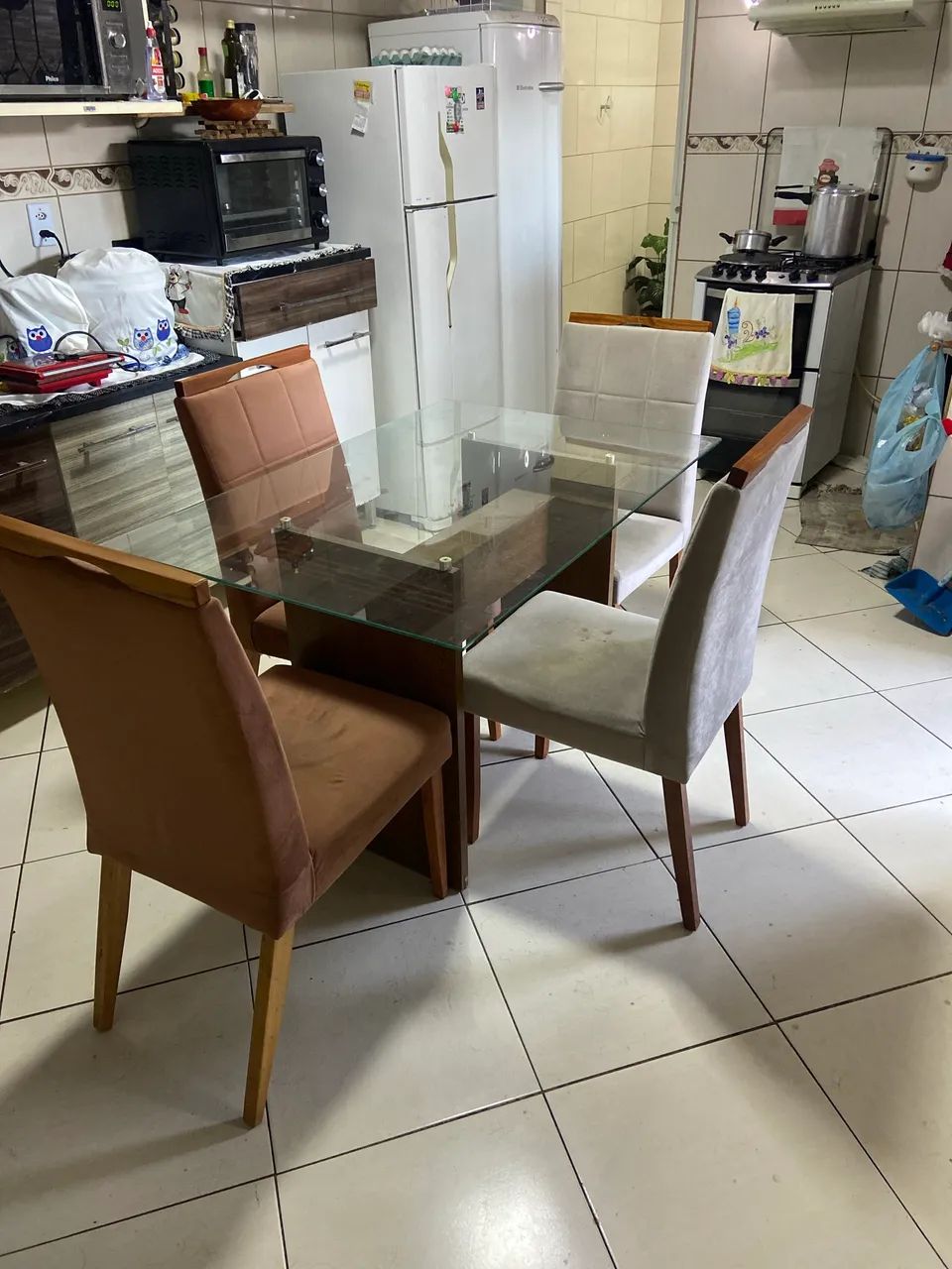 Mesa com 4 cadeiras 