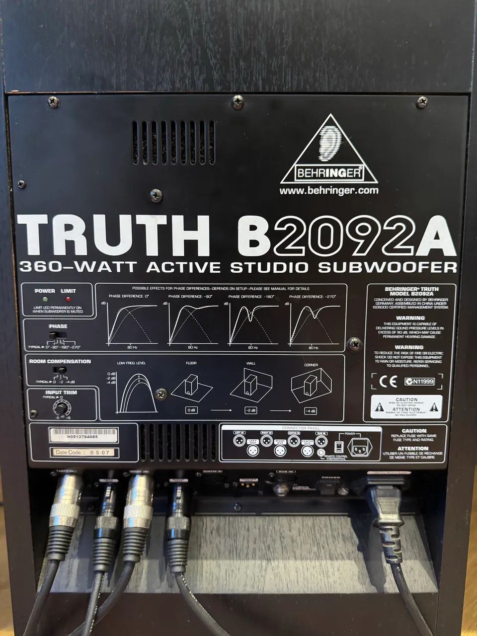 Subwoofer Behringer Truth B2092A