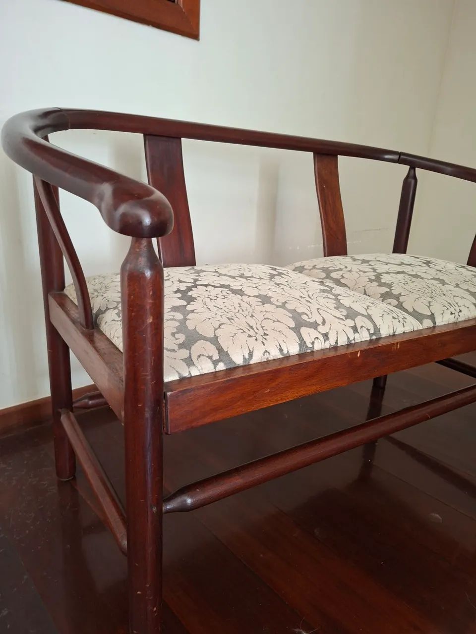VENDER RÁPIDO Banco de Madeira com lindo estofado! - Foto 2