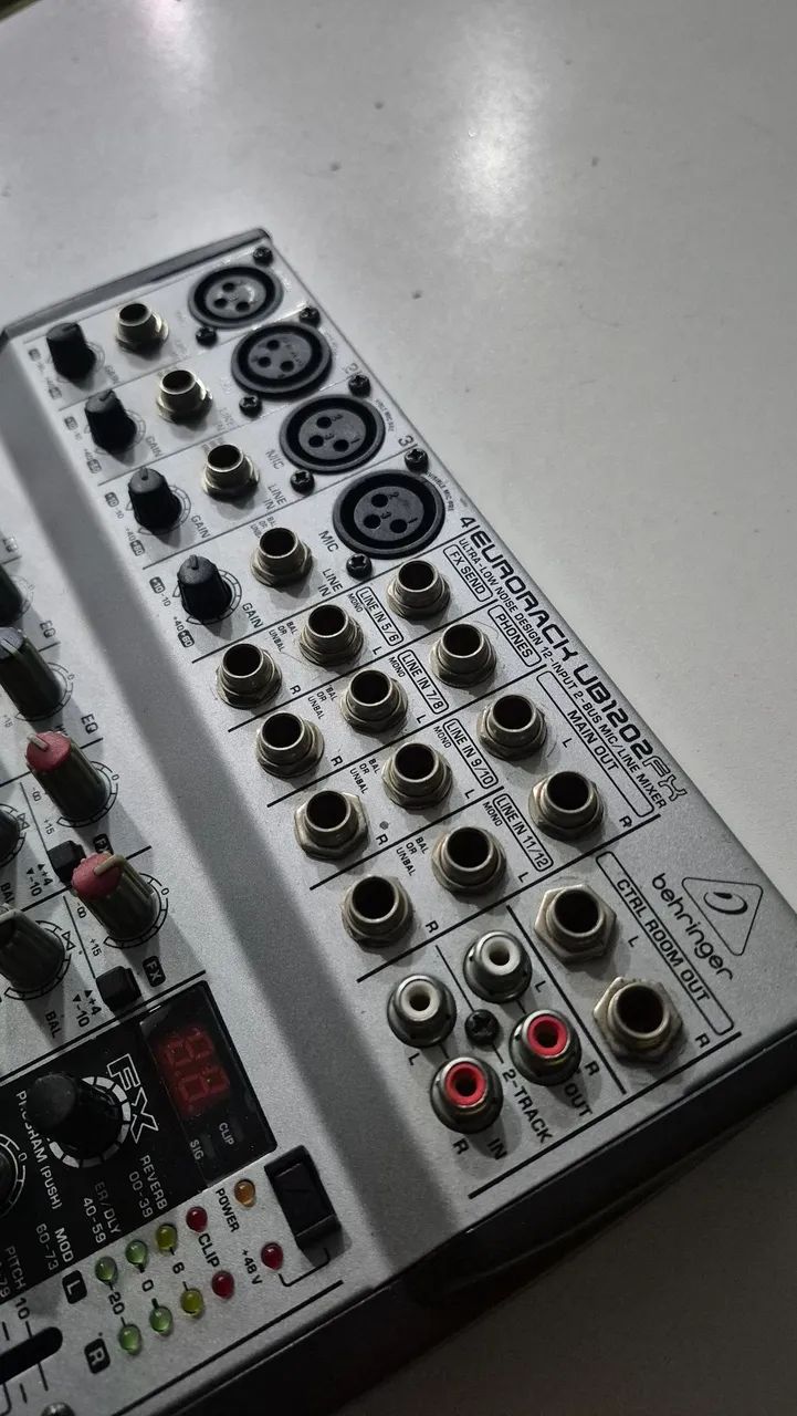 Mesa de som behringer eurorack ub1202 fx - Foto 5
