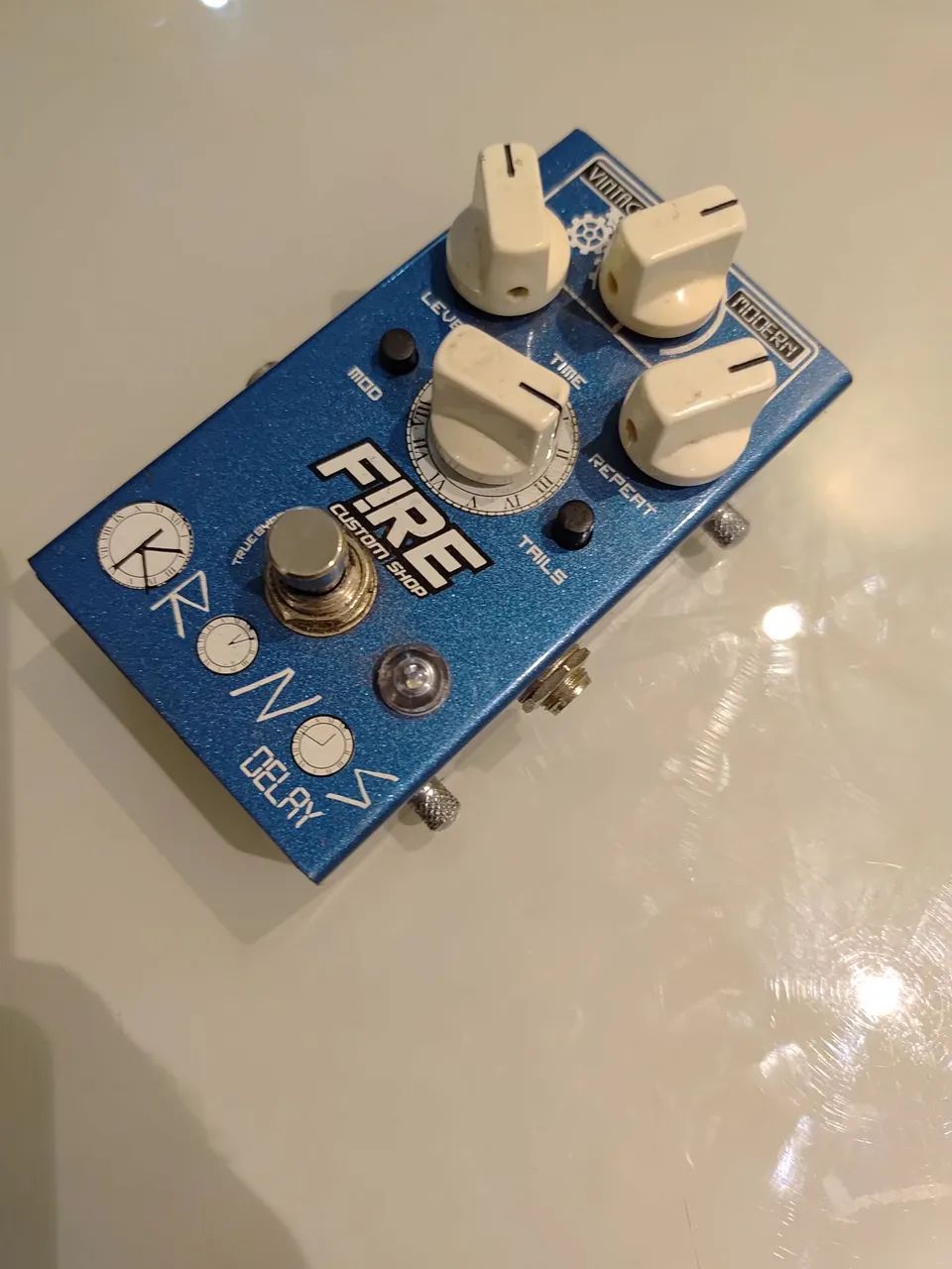Pedal guitarra Kronnos-Delay