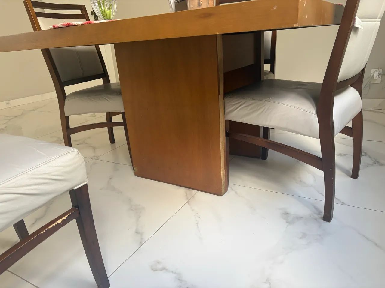 Mesa de jantar quadrada com cadeiras - R$ 1.200 - Foto 3
