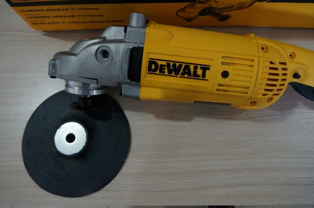 Lixadeira Angular 7 (180mm) D28493pw - Dewalt 220v - Foto 4