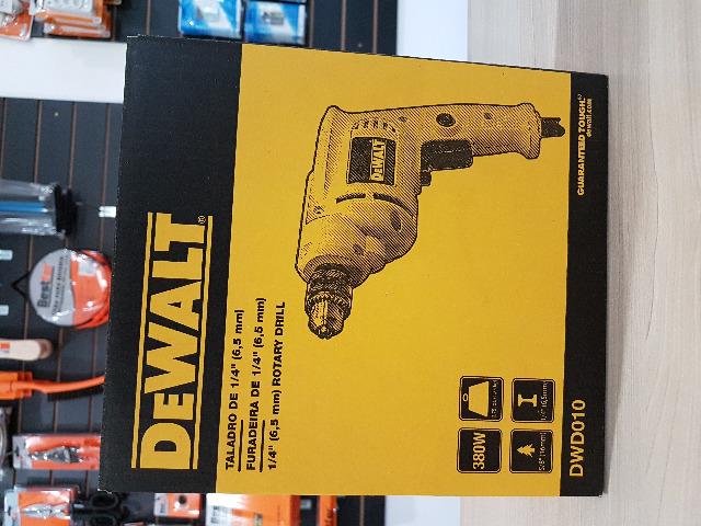 Furadeira DeWalt DWD010 1/4 6,5mm 380W Vvr 0-3600 RPM 220V Amarela - Foto 3