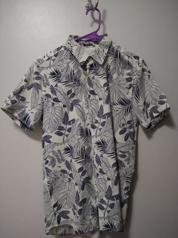 Camisa Maresia Havaiana com detalhe em couro