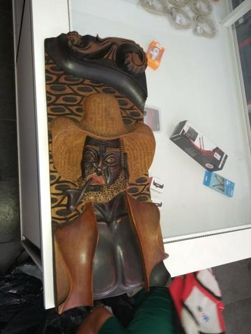 Escultura em madeiras nego velho