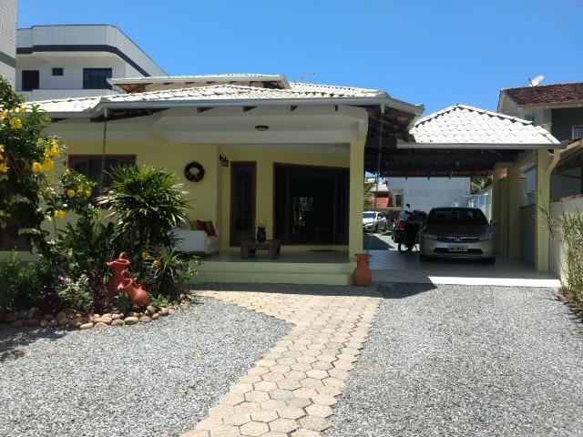 Casa e apartamento 50 mts da (Praia Enseada) c/ar e internet - Foto 12