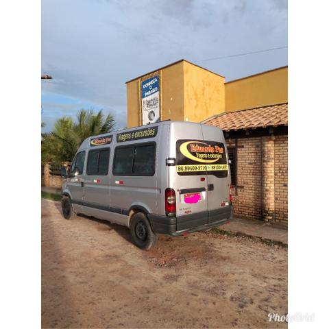 Vendo uma van Renault master motor 2.5 - Foto 2