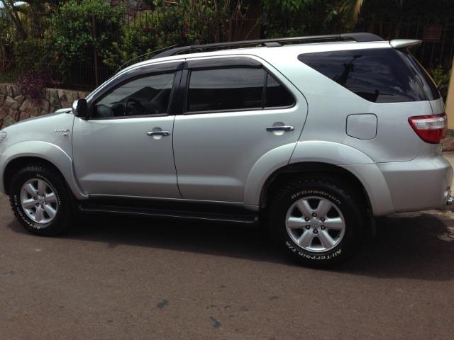 Toyota Hilux SW4 SRV 3.0 4x4 Diesel 7 lugares 2010/2011 - Foto 6