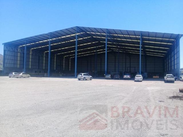Galpão em uma área com total de 14.000m²