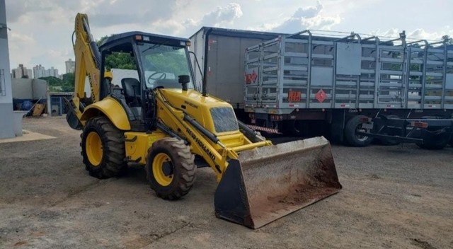 Retroescavadeira New Holland Lb110, 4x4, Ano 2009