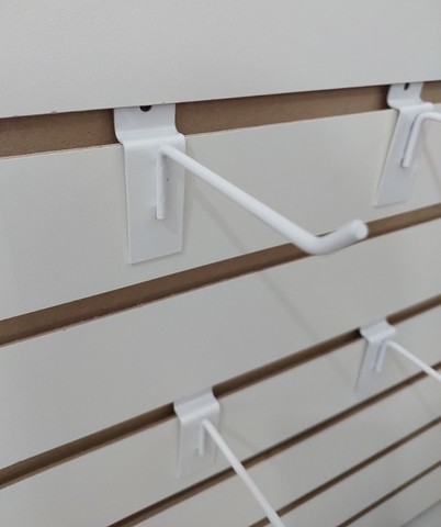 Caixa c/ 100 Gancho p/ Painel Canaletado - Novo - Pronta entrega - Foto 2