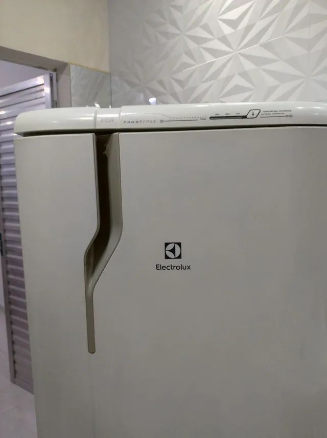 Geladeira Eletrolux com defeito  - Foto 3