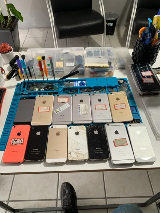Sucatas de iPhone 15 unidades (6,6s,5s,SE,C) 100,00 reais menor preço.