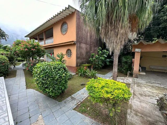 CASA  A VENDA COM PISCINA E UM ÓTIMO TERRENO 