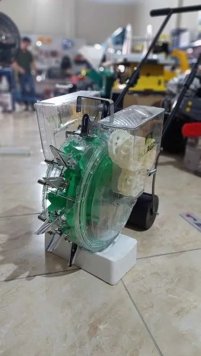 Plantadeira e Adubadeira de empurrar AG60 Allagri (Loja/Nova)