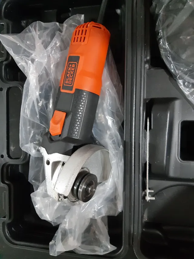 Lixadeira Black Decker 820w com Acessório Maleta Rígida