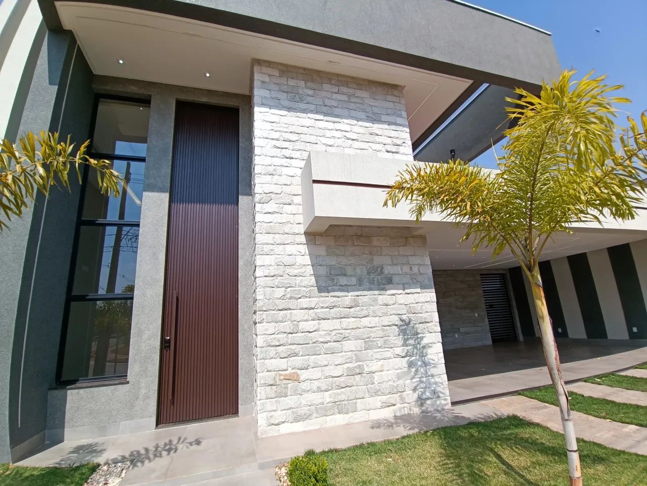 Casa Térrea 4/4 + Escritório / Esquina 520 M² - Foto 2