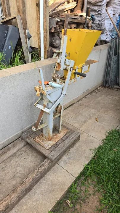 Prensa manual para fabricação de tijolo solo-cimento