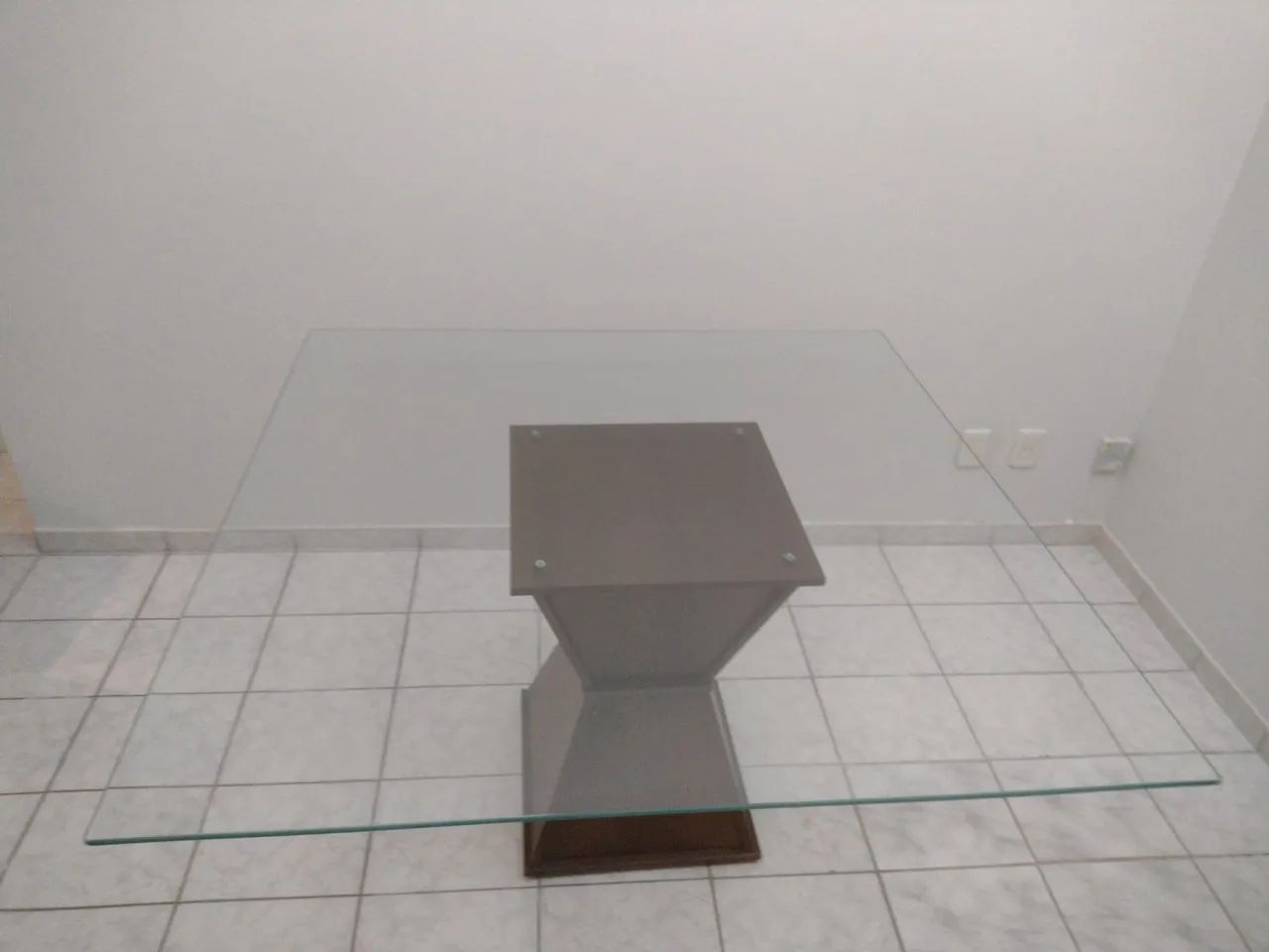 Mesa de Jantar de Vidro com Base em Madeira - Foto 3