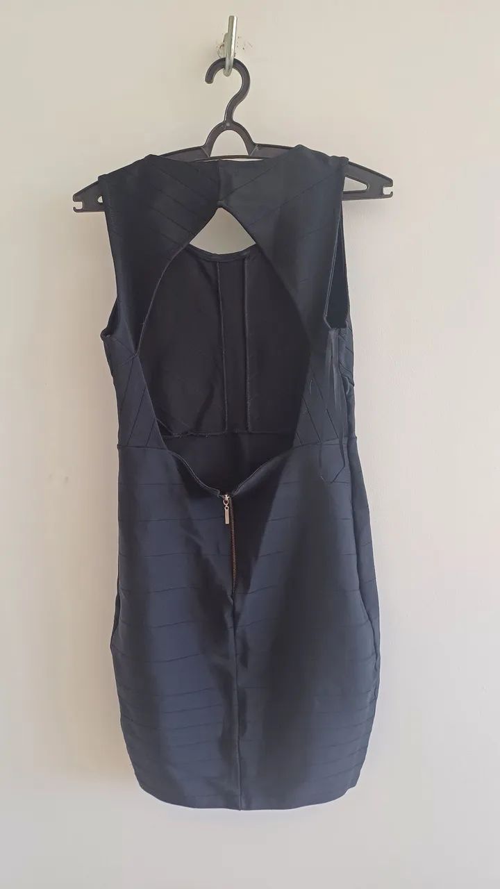 Vestido Preto Elegante com Detalhes - Foto 3