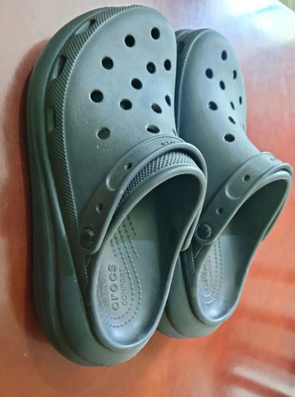 Sandalia Crocs Crush Classic - Foto 2
