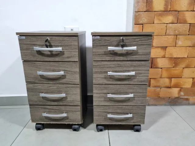 2 Gaveteiro volante 4 gavetas.