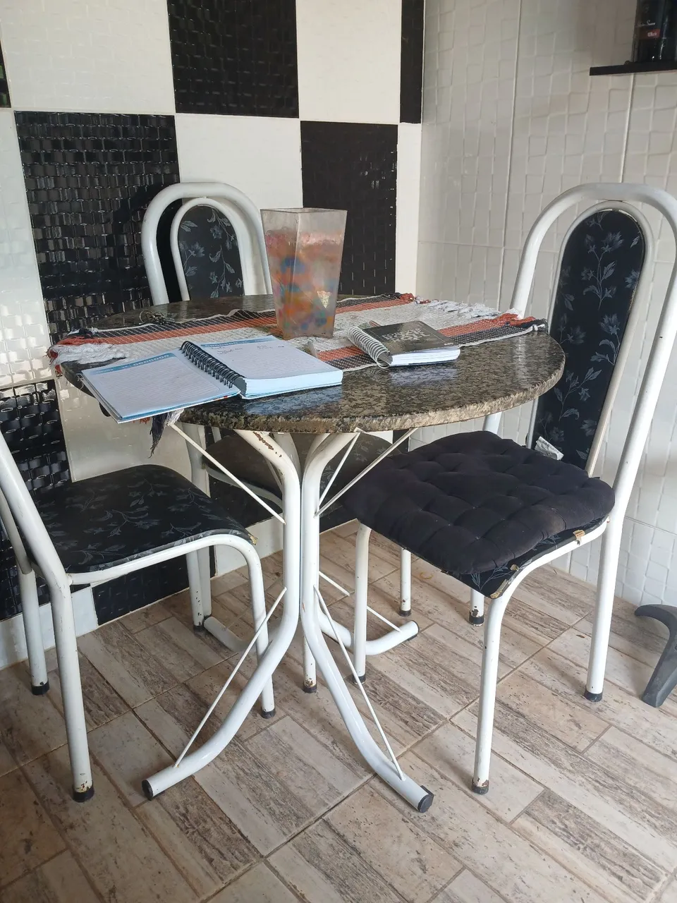 Conjunto de Mesa com 2 Cadeiras