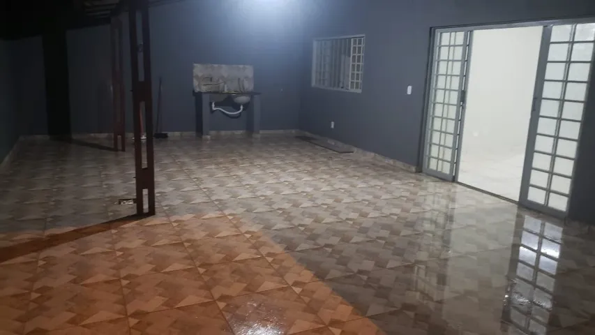Aluga-se uma casa de 2 quartos, sendo 1 suíte na Qd 06 conjunto C do Setor Sul