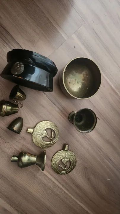 Conjunto de objetos antigos budista
